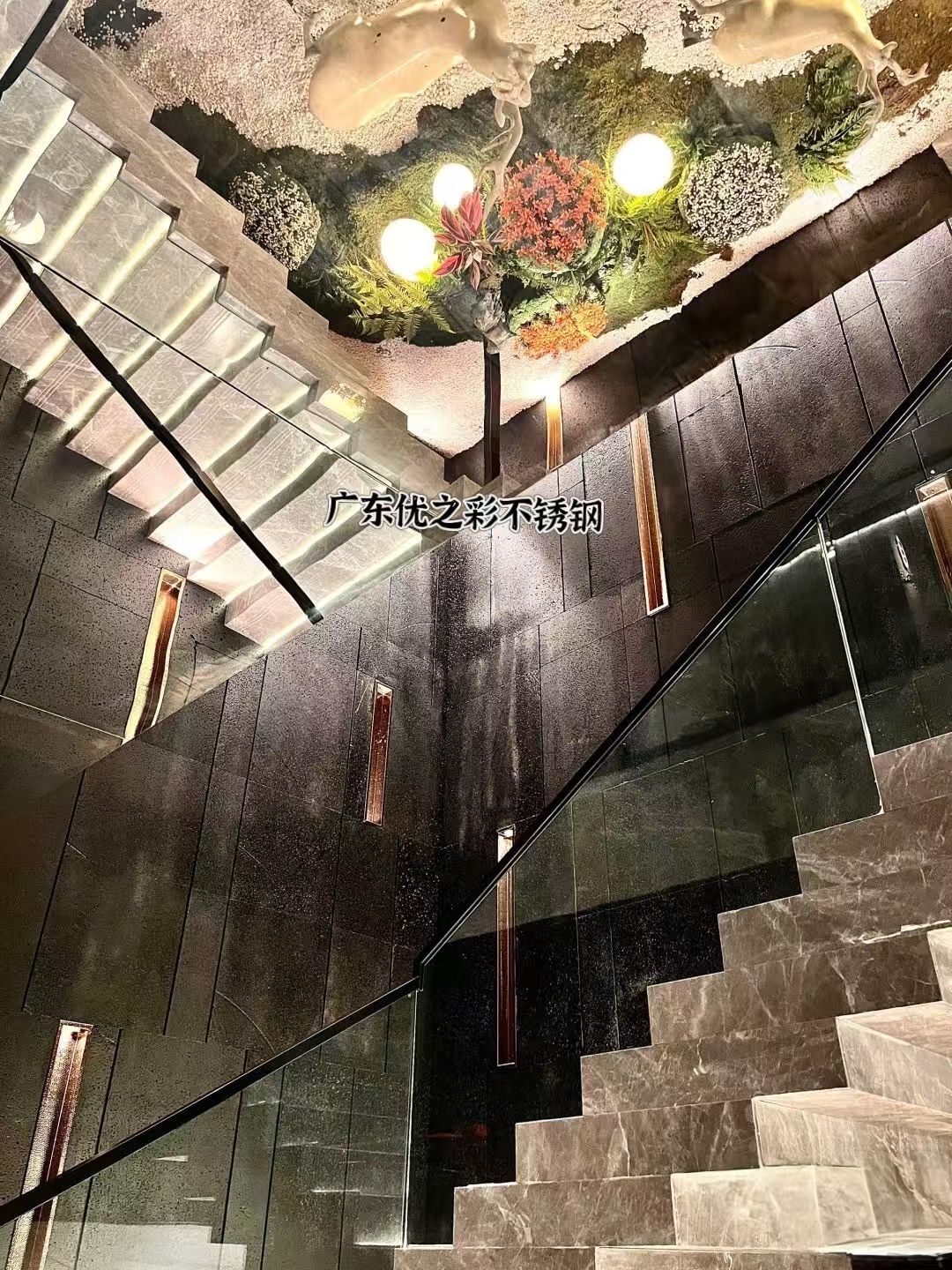 長(zhǎng)沙如意福宴：不銹鋼鏡面蜂窩板構(gòu)筑的夢(mèng)幻宴會(huì)空間
